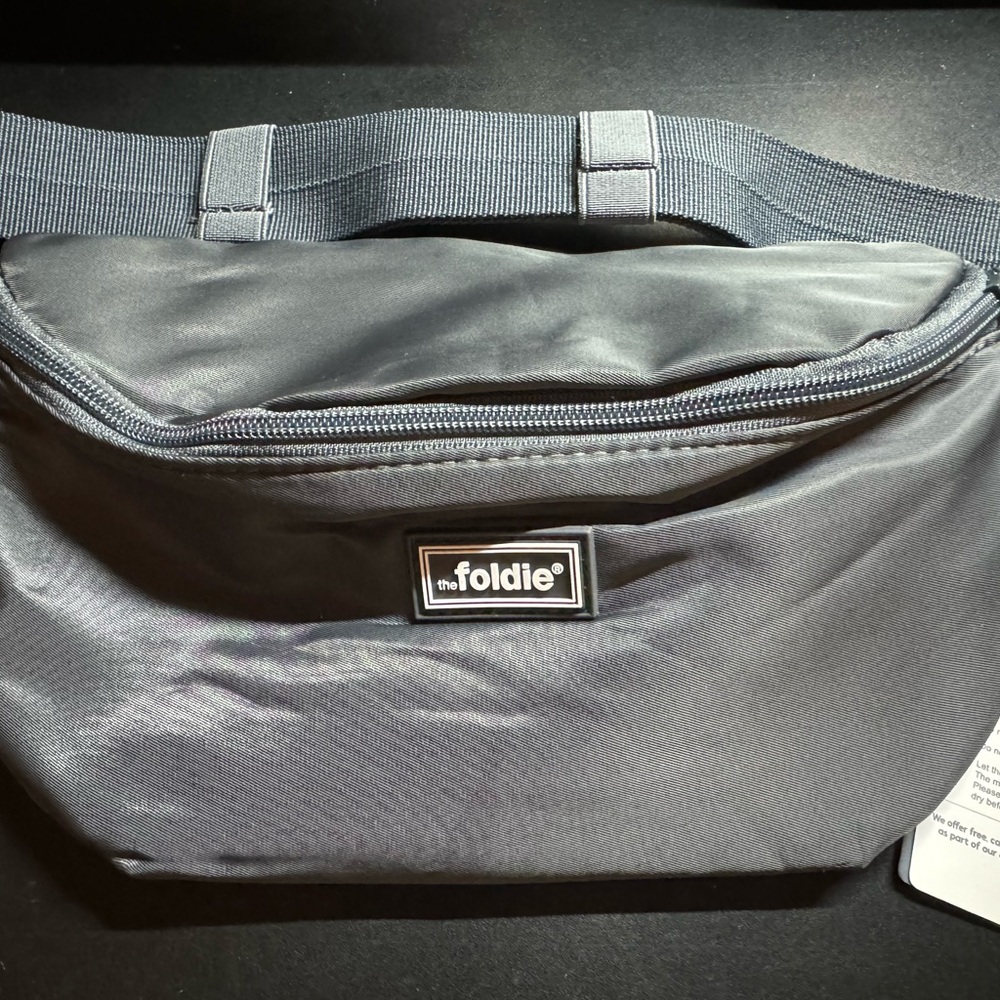 The Foldie crossbody-GREY